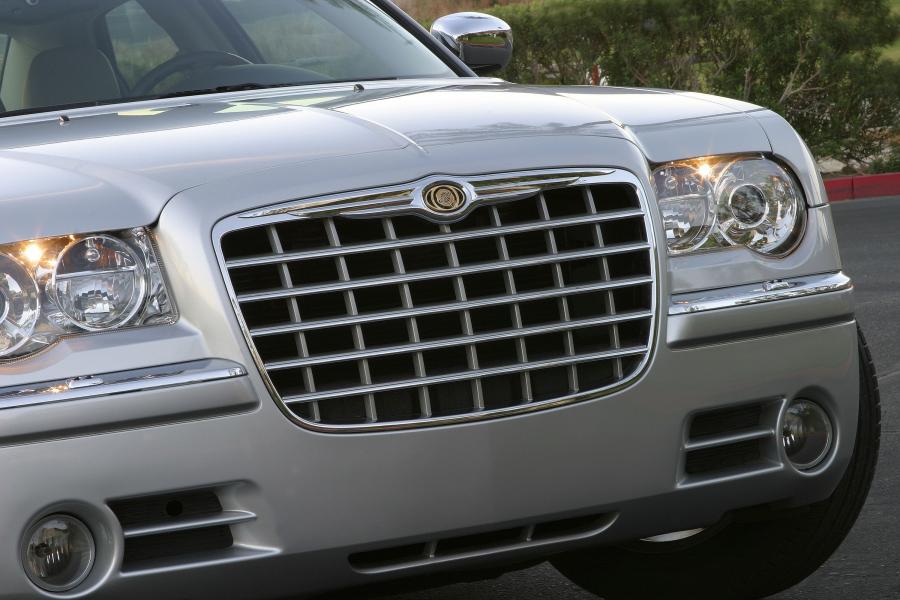 Детали экстерьера Chrysler 300C (LX) 2005 года  (фото 105 из 120)